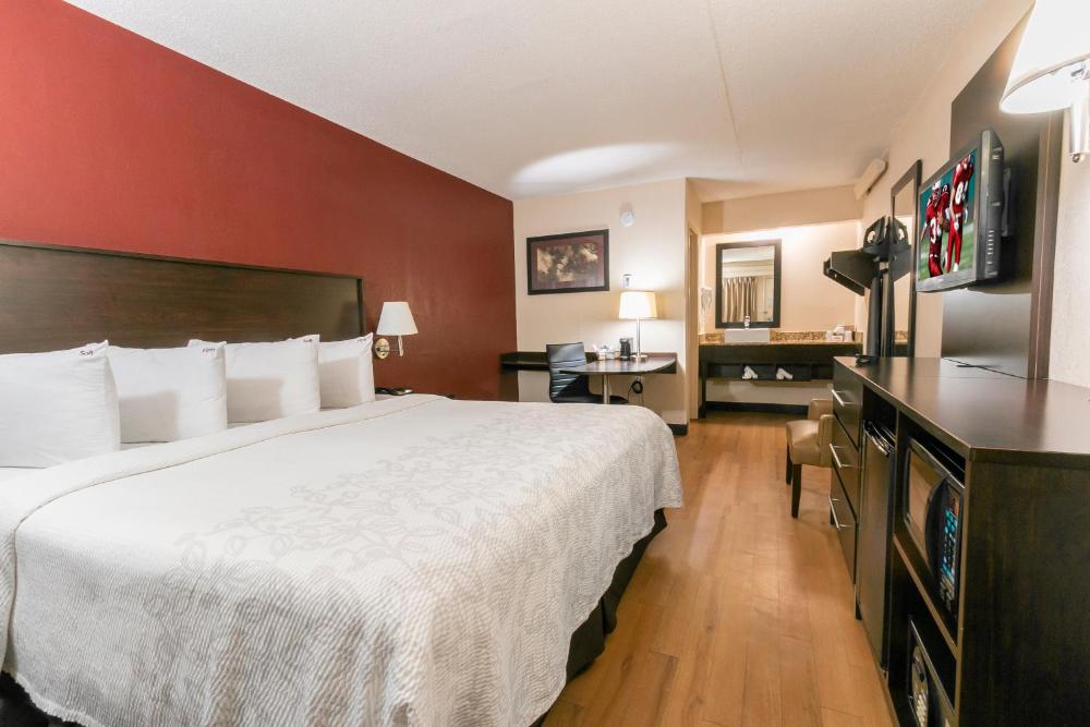 Superior King Room Smoke Free interior